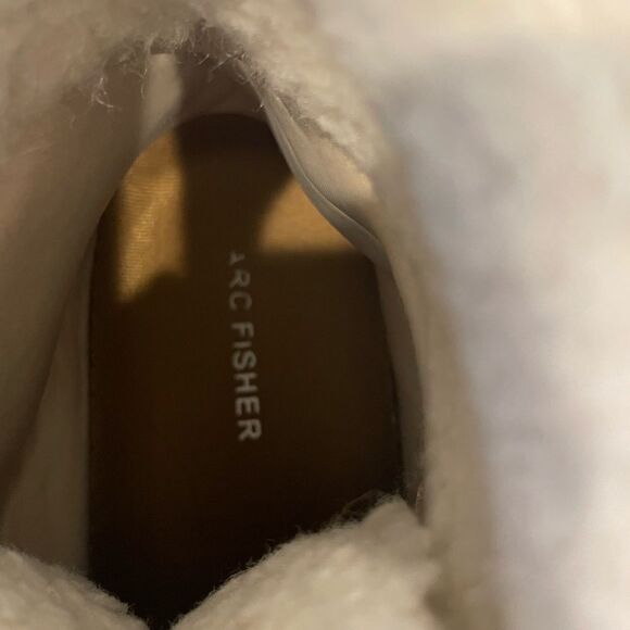 Woman’s Marc Fisher MFDAIRE Brown with faux fur sneaker boots Size 7M - Picture 6 of 7